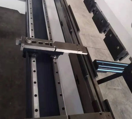 9800KG स्टेनलेस स्टील झुकने की मशीन रसोई सिंक फोल्डिंग मशीनरी
