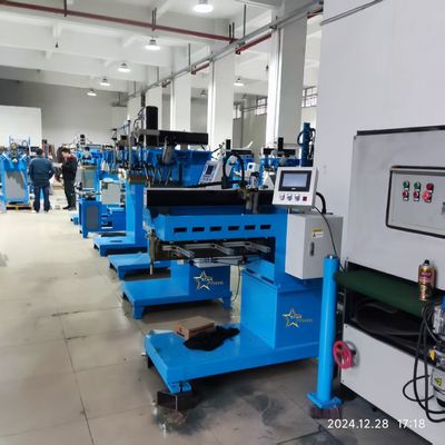 स्टेनलेस स्टील रसोई सिंक के लिए सीएनसी स्प्लिसिंग सामग्री वेल्डिंग मशीन स्प्लिसिंग वेल्डिंग