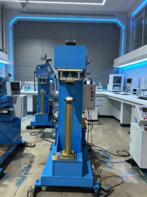 हाइड्रोलिक कोने बनाने और जोड़ने की मशीन