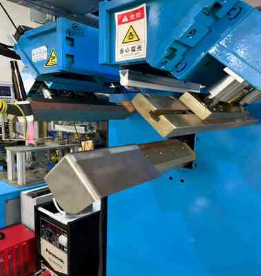 ऊर्ध्वाधर सीम और निचले कोनों के लिए सीएनसी वेल्डिंग मशीन - विशेष वेल्डिंग मशीन