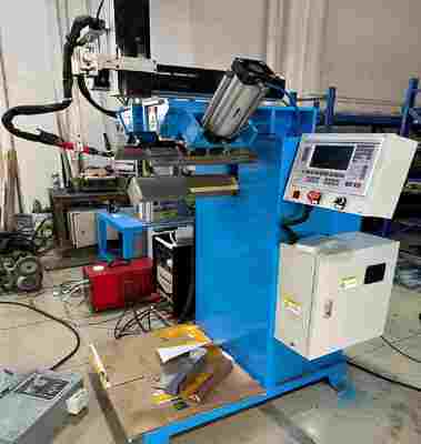 ऊर्ध्वाधर सीम और निचले कोनों के लिए सीएनसी वेल्डिंग मशीन - विशेष वेल्डिंग मशीन