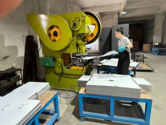 डीप थ्रोट प्रेस मशीन प्रीबेंडिंग किचन सिंक प्रेस मशीन के लिए पंचिंग